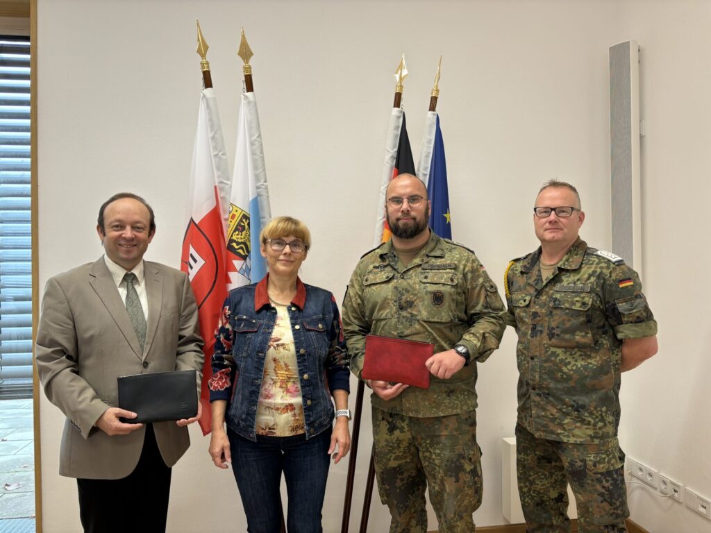Gruppenfoto bei Spendenübergabe